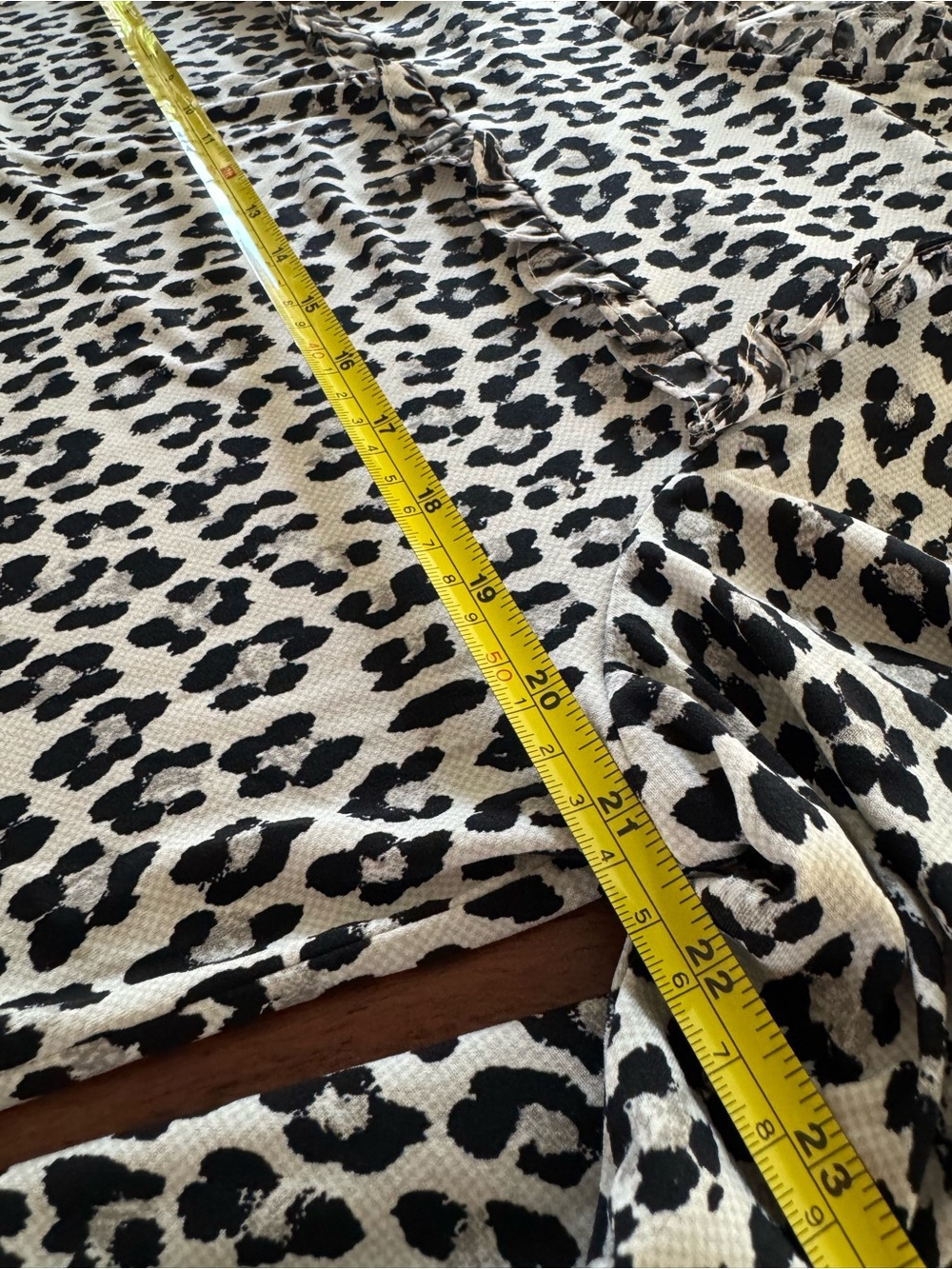 Karl Lagerfeld Black, Gray and White Leopard Print Long Sleeve Blouse Ruffle Lrg - Picture 2 of 9
